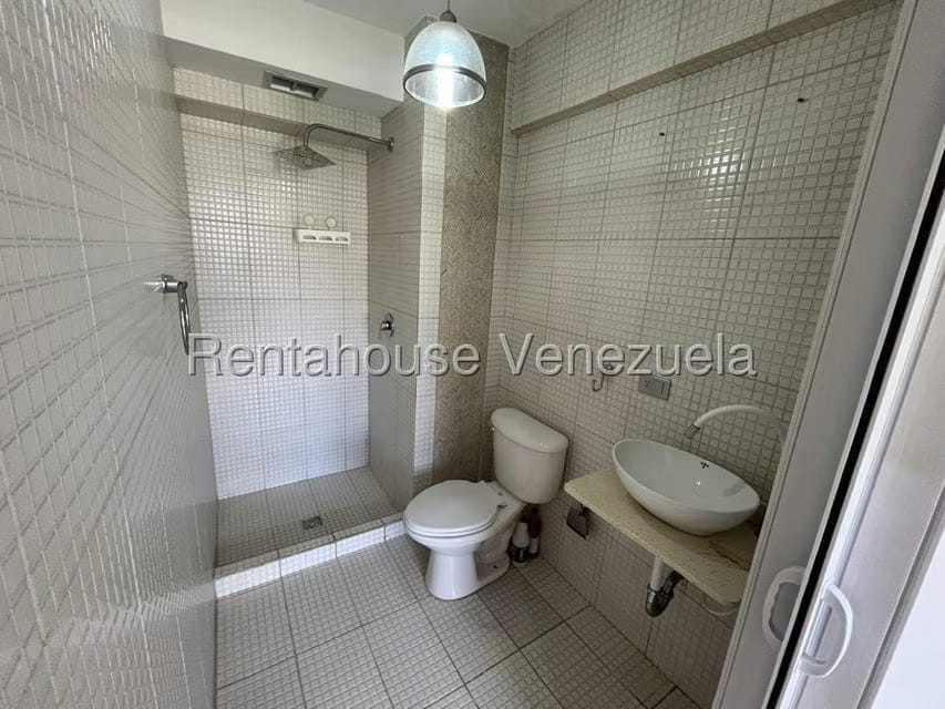 Apartamento (1 Nivel) en Alquiler en Los Mangos, Carabobo - 16