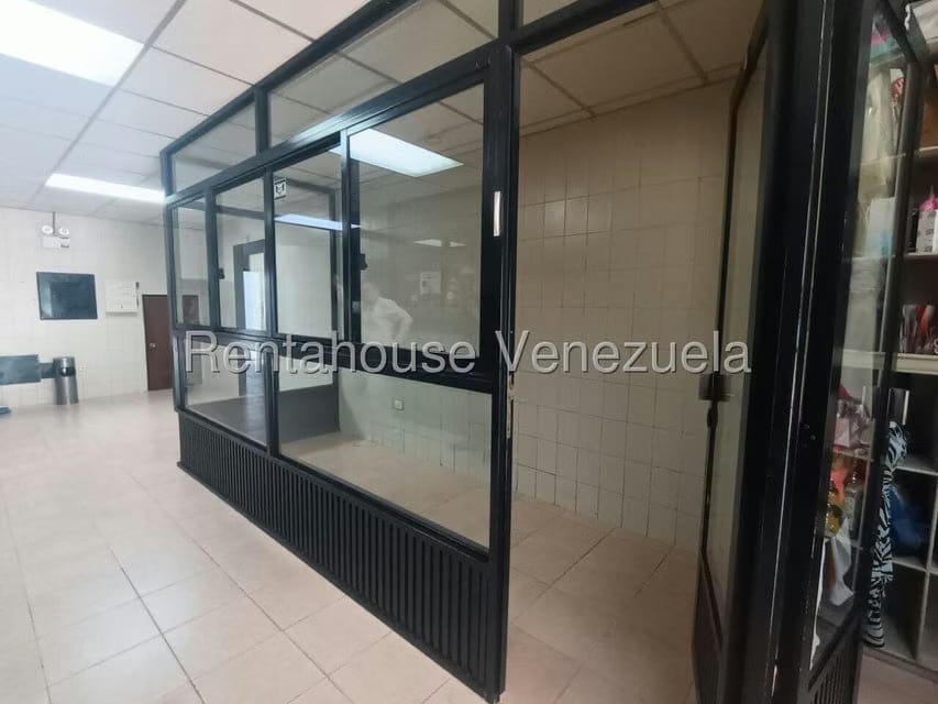 Comercial (Local Comercial) en Alquiler en El Parque, Lara - 2