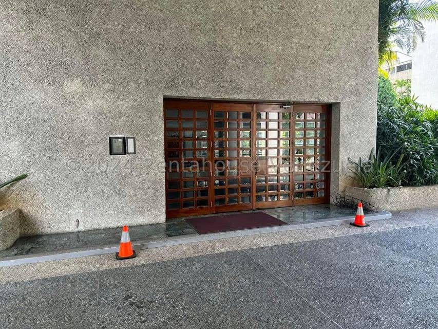 Apartamento (Planta Baja) en Alquiler en Altamira, Distrito Metropolitano - 4