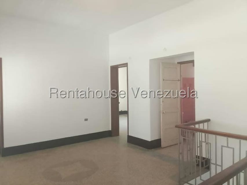 Casa (Duplex) en Venta en San Bernardino, Distrito Metropolitano - 33