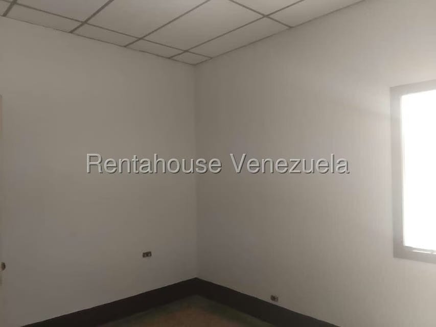 Casa (Duplex) en Venta en San Bernardino, Distrito Metropolitano - 34