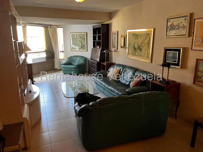 Apartamento (1 Nivel) en Alquiler en Los Palos Grandes, Distrito Metropolitano - 2