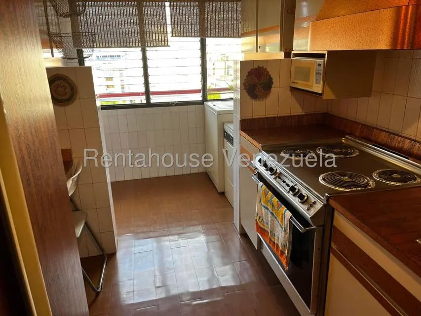 Apartamento (1 Nivel) en Alquiler en Los Palos Grandes, Distrito Metropolitano - 11