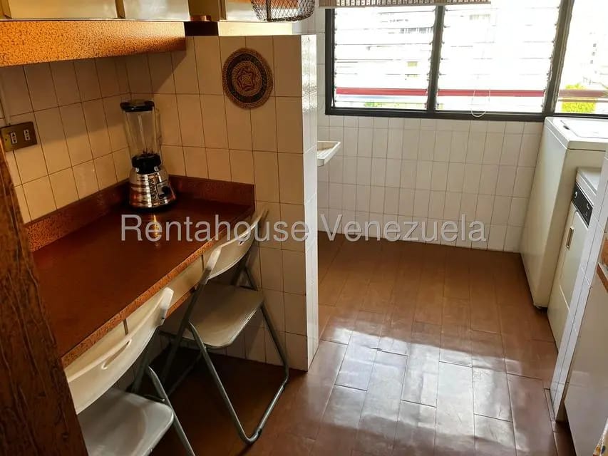 Apartamento (1 Nivel) en Alquiler en Los Palos Grandes, Distrito Metropolitano - 12