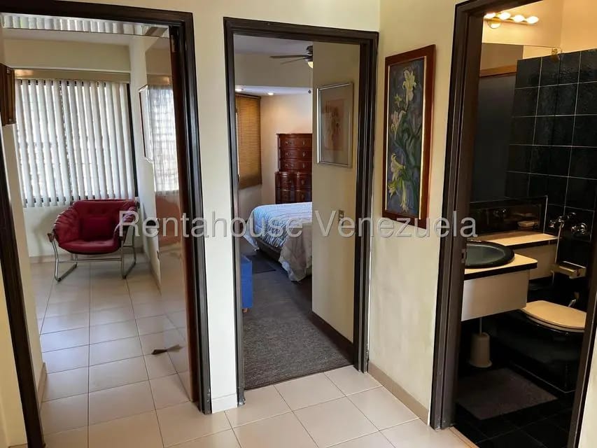 Apartamento (1 Nivel) en Alquiler en Los Palos Grandes, Distrito Metropolitano - 17