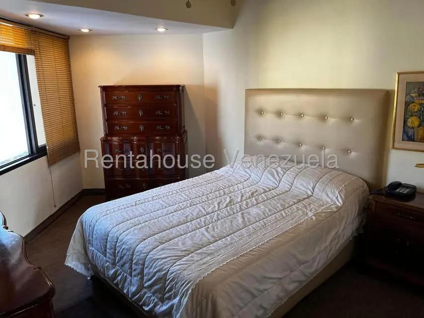 Apartamento (1 Nivel) en Alquiler en Los Palos Grandes, Distrito Metropolitano - 18