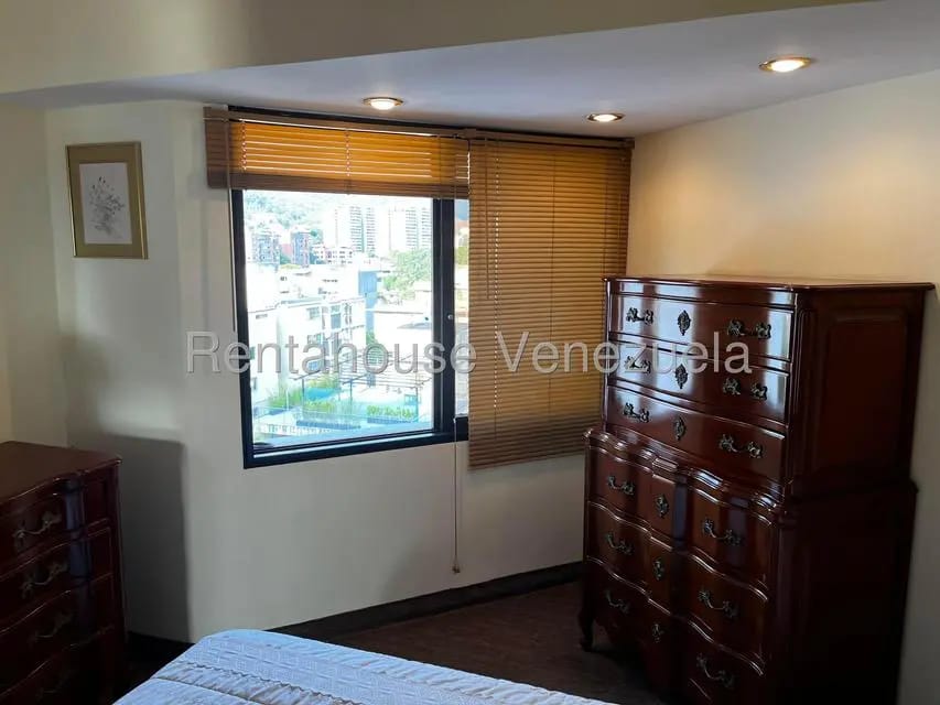 Apartamento (1 Nivel) en Alquiler en Los Palos Grandes, Distrito Metropolitano - 19