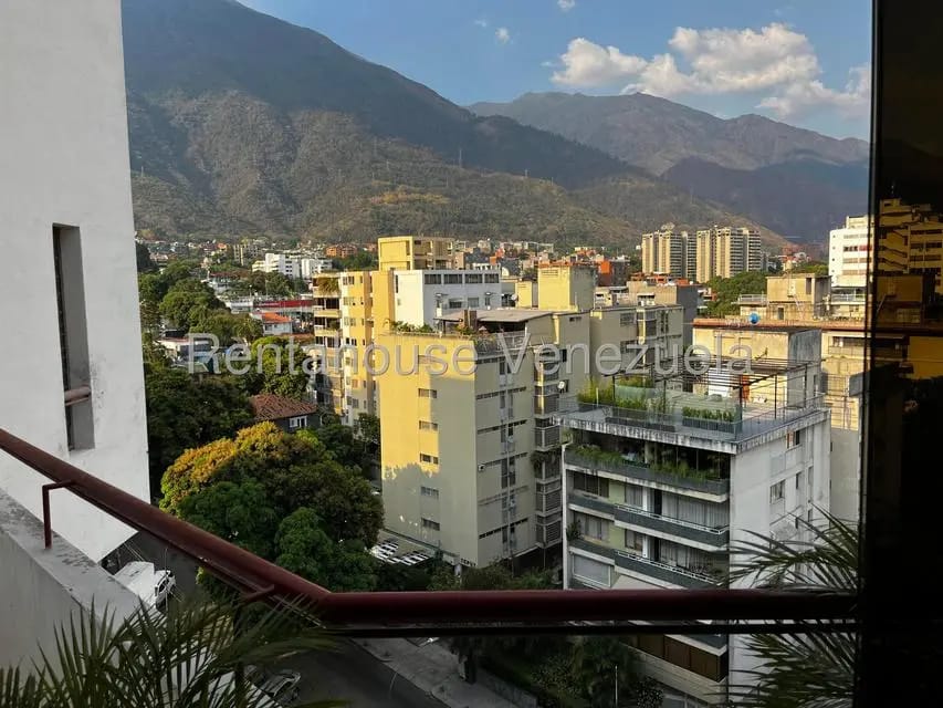 Apartamento (1 Nivel) en Alquiler en Los Palos Grandes, Distrito Metropolitano - 20