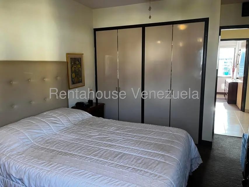 Apartamento (1 Nivel) en Alquiler en Los Palos Grandes, Distrito Metropolitano - 21