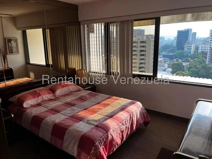 Apartamento (1 Nivel) en Alquiler en Los Palos Grandes, Distrito Metropolitano - 24