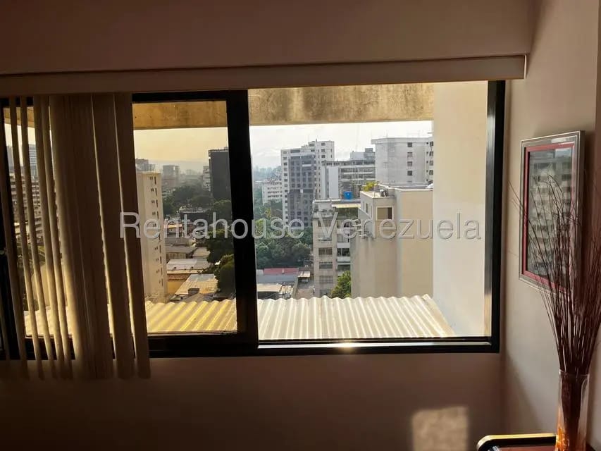 Apartamento (1 Nivel) en Alquiler en Los Palos Grandes, Distrito Metropolitano - 25