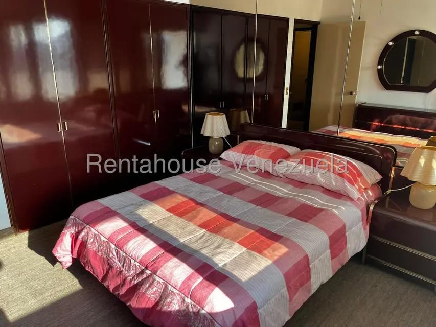 Apartamento (1 Nivel) en Alquiler en Los Palos Grandes, Distrito Metropolitano - 26