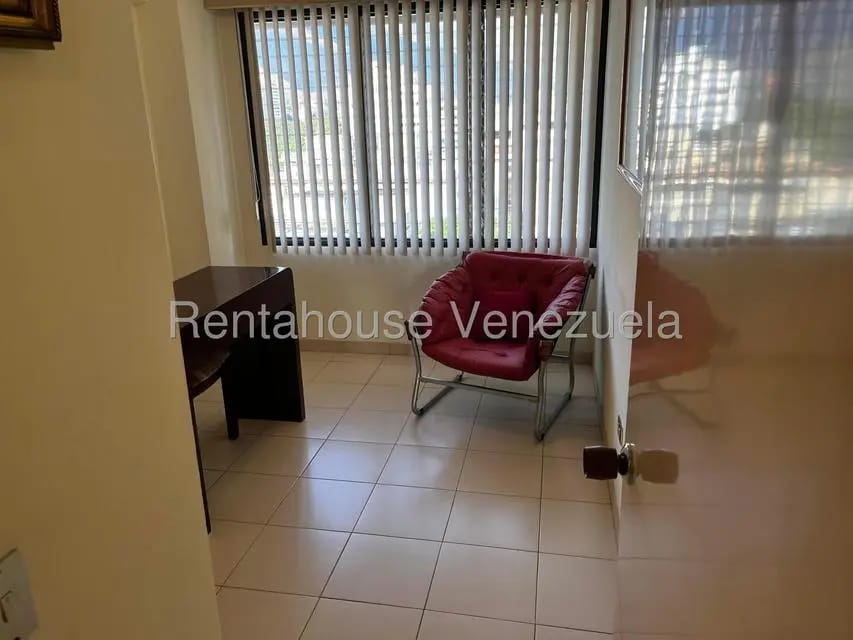 Apartamento (1 Nivel) en Alquiler en Los Palos Grandes, Distrito Metropolitano - 27