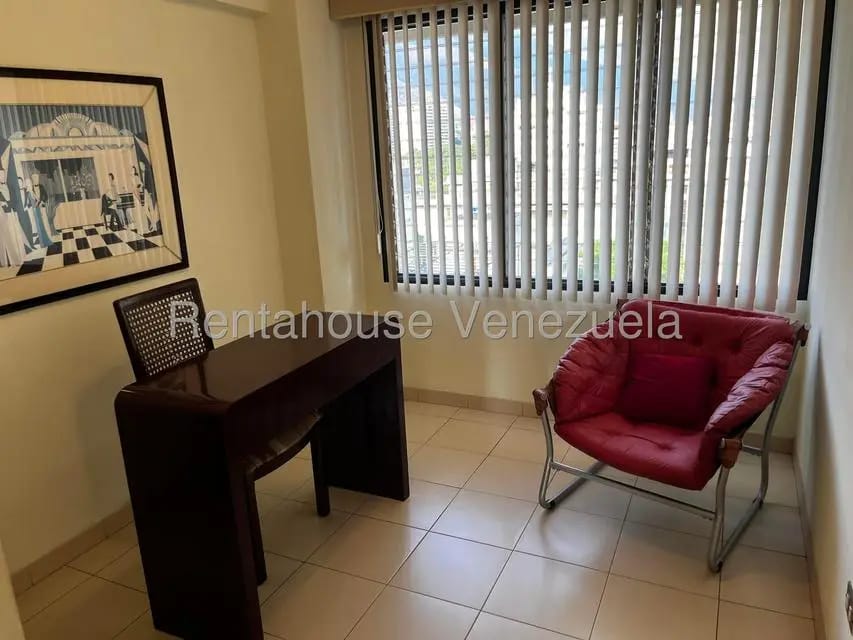 Apartamento (1 Nivel) en Alquiler en Los Palos Grandes, Distrito Metropolitano - 28