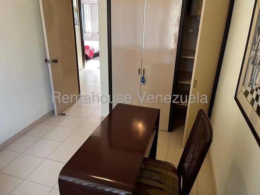 Apartamento (1 Nivel) en Alquiler en Los Palos Grandes, Distrito Metropolitano - 29