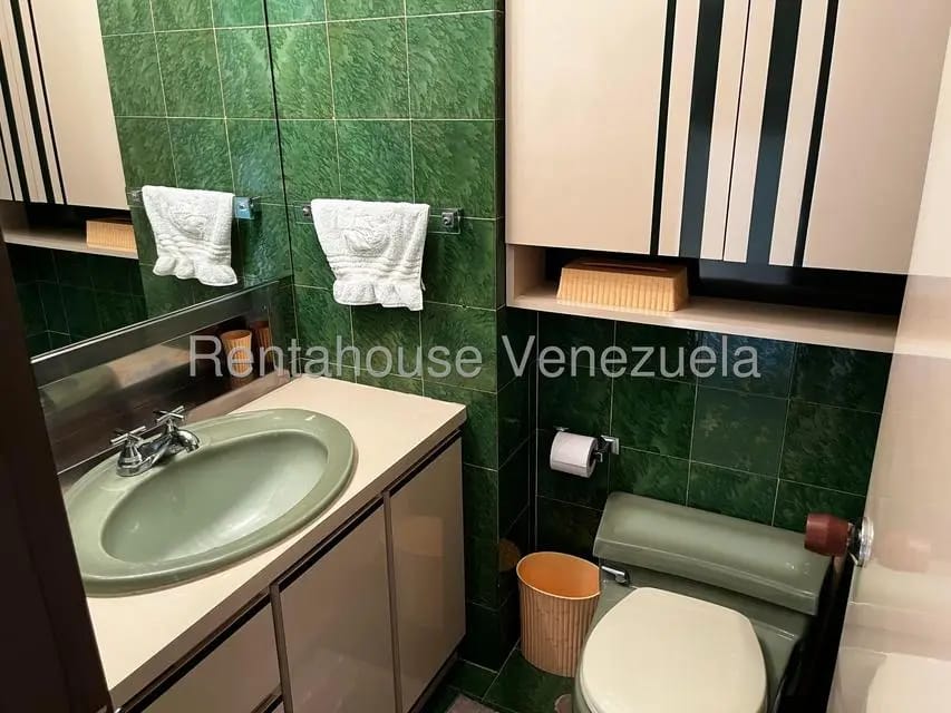 Apartamento (1 Nivel) en Alquiler en Los Palos Grandes, Distrito Metropolitano - 30
