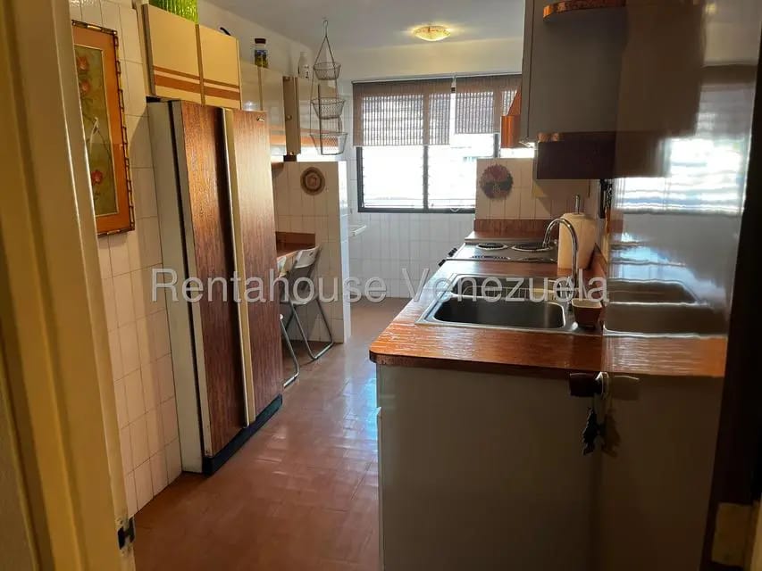 Apartamento (1 Nivel) en Alquiler en Los Palos Grandes, Distrito Metropolitano - 10