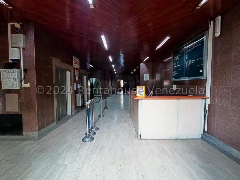 Comercial (Local Comercial) en Venta en Los Cortijos de Lourdes, Distrito Metropolitano - 2
