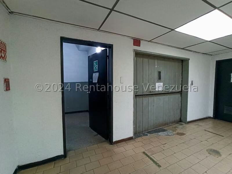 Comercial (Local Comercial) en Venta en Los Cortijos de Lourdes, Distrito Metropolitano - 4