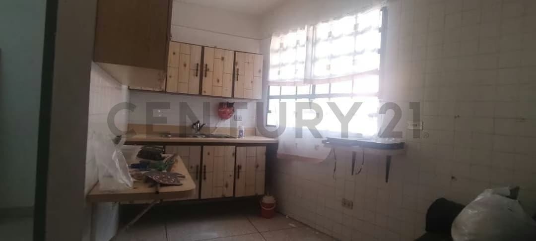 Iluminada y ventilada casa en Venta en la Urb. Santa Sofia, Municipio Baruta - 11
