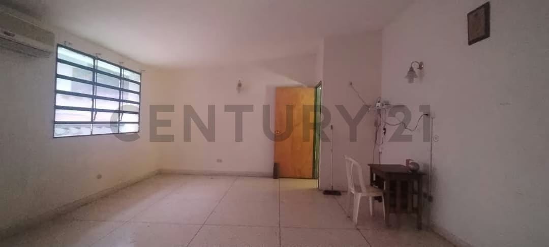 Iluminada y ventilada casa en Venta en la Urb. Santa Sofia, Municipio Baruta - 4