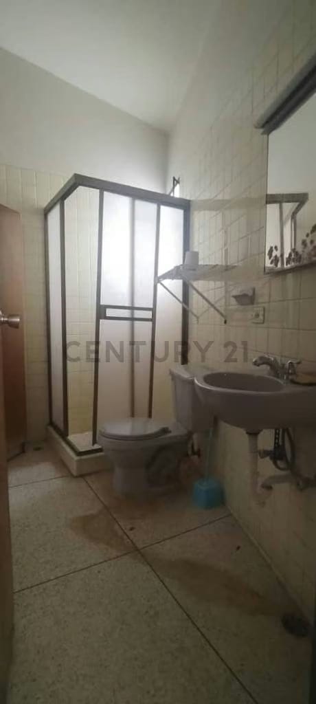 Iluminada y ventilada casa en Venta en la Urb. Santa Sofia, Municipio Baruta - 9