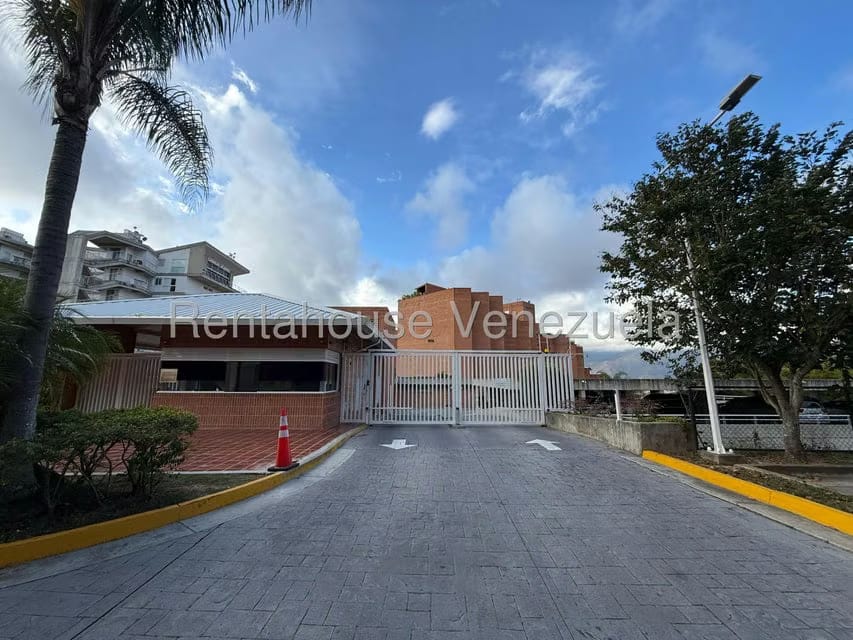 Apartamento (1 Nivel) en Alquiler en Solar del Hatillo, Distrito Metropolitano - 2
