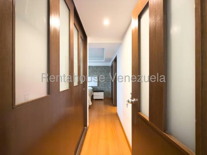 Apartamento (1 Nivel) en Alquiler en Solar del Hatillo, Distrito Metropolitano - 11