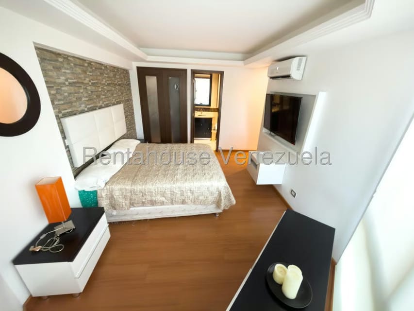 Apartamento (1 Nivel) en Alquiler en Solar del Hatillo, Distrito Metropolitano - 13