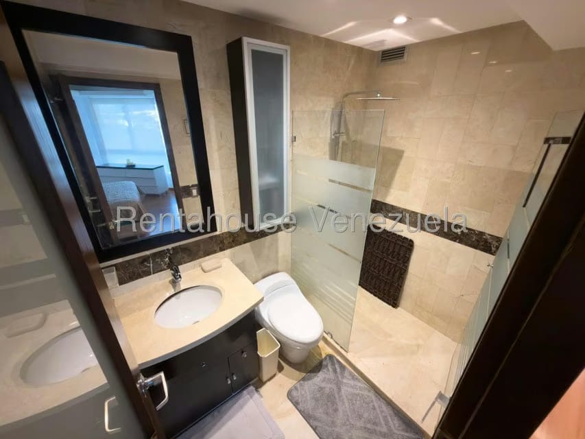 Apartamento (1 Nivel) en Alquiler en Solar del Hatillo, Distrito Metropolitano - 14