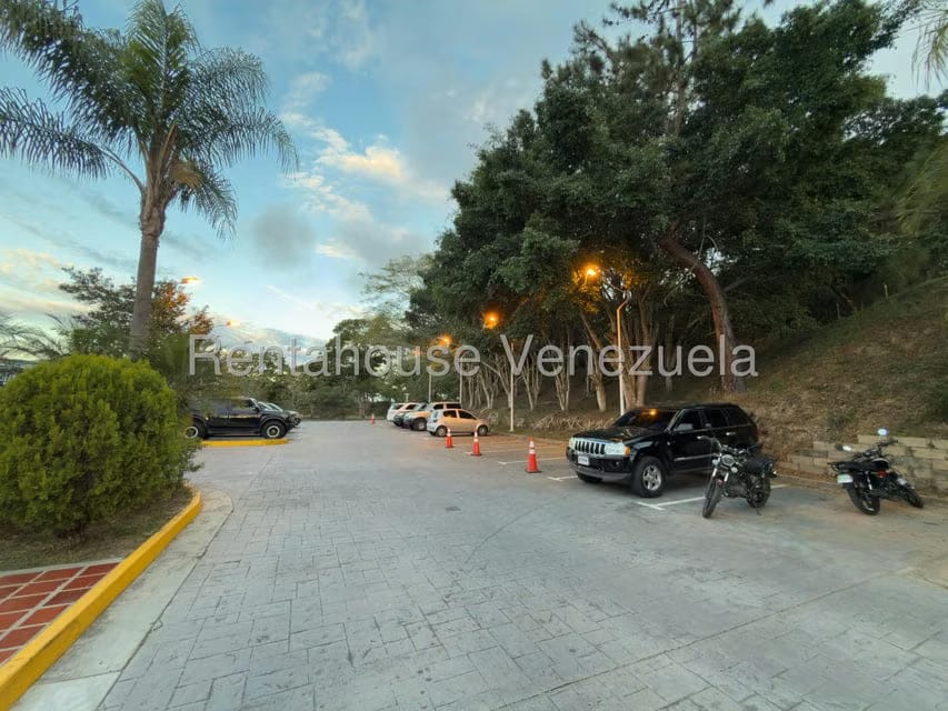 Apartamento (1 Nivel) en Alquiler en Solar del Hatillo, Distrito Metropolitano - 32