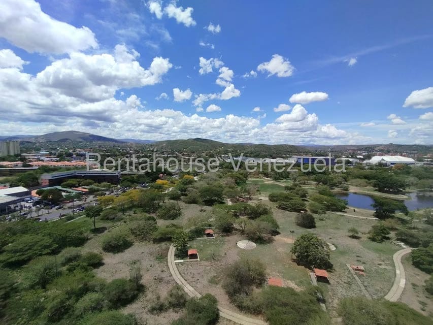 Apartamento (Duplex) en Venta en Triangulo del Este, Lara - 11