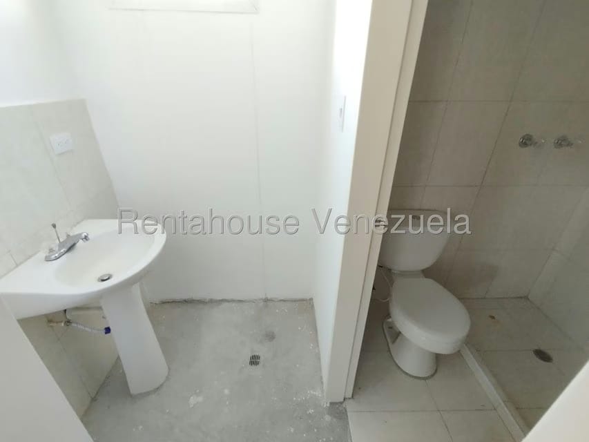Apartamento (Duplex) en Venta en Triangulo del Este, Lara - 13