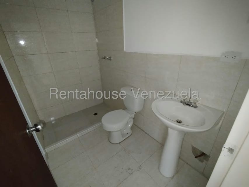 Apartamento (Duplex) en Venta en Triangulo del Este, Lara - 26