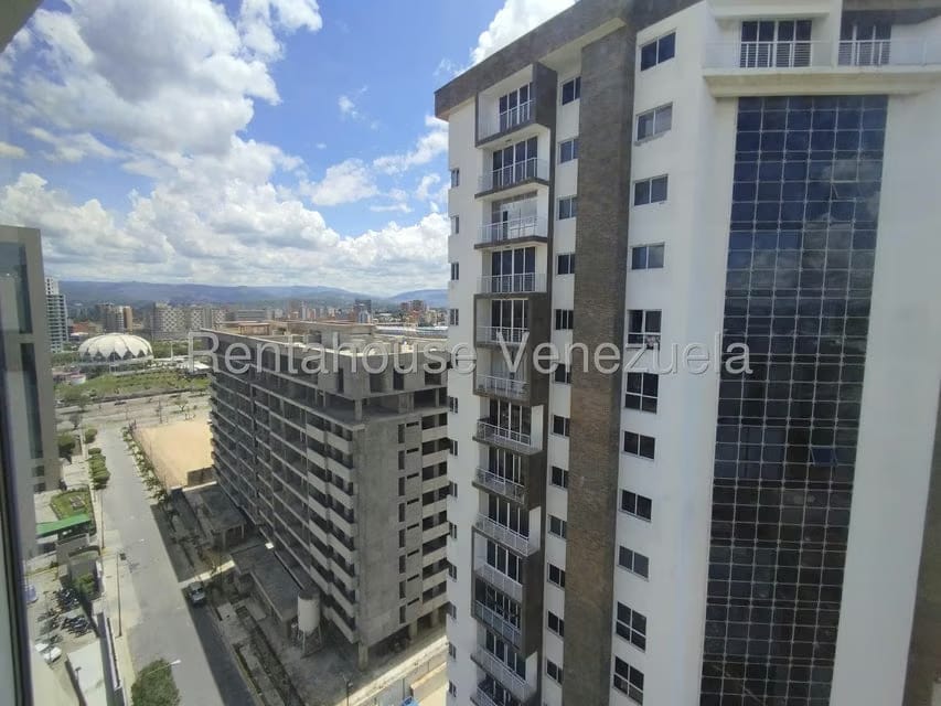Apartamento (Duplex) en Venta en Triangulo del Este, Lara - 28