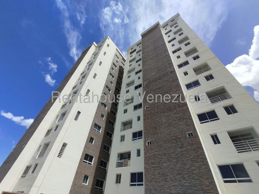 Apartamento (Duplex) en Venta en Triangulo del Este, Lara - 32