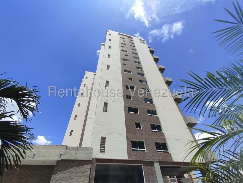 Apartamento (Duplex) en Venta en Triangulo del Este, Lara - 35