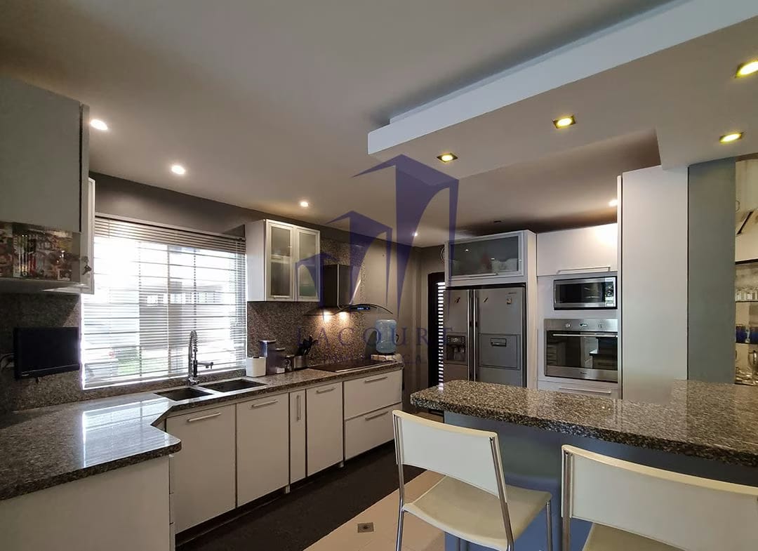 Hermosa Y Moderna Casa Totalmente Amoblada # AL - 6