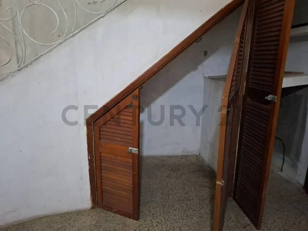Venta Casa Multifamiliar de dos plantas. Urb. Valle Lindo. Turmero - 28
