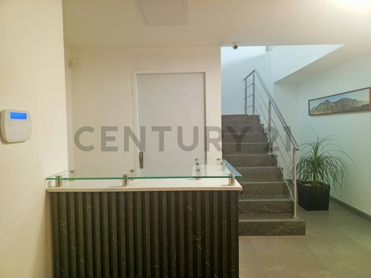 OFICINA EN EL HATILLO LISTA PARA TRANFORMAR EN SPA O CONSULTORIO