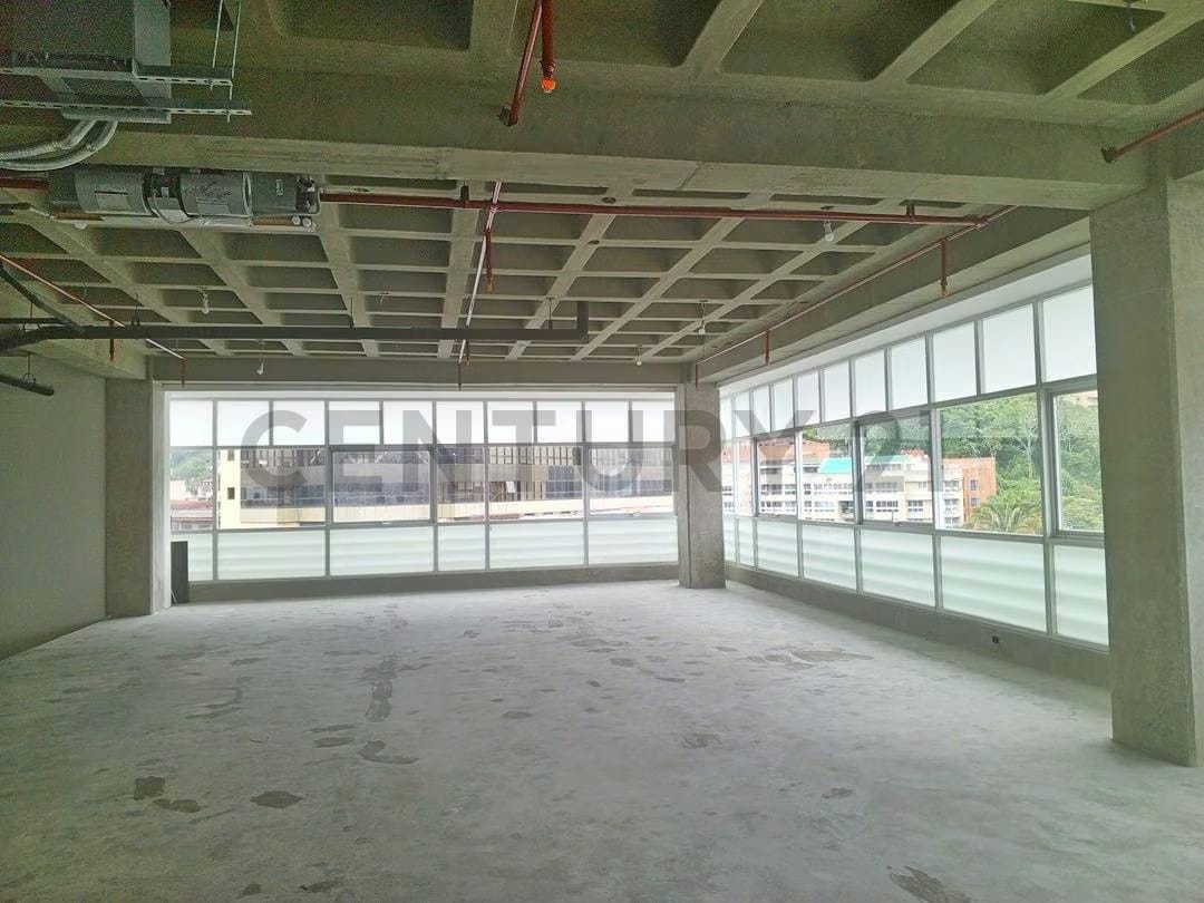 OFICINA EN EL HATILLO LISTA PARA TRANFORMAR EN SPA O CONSULTORIO - 3