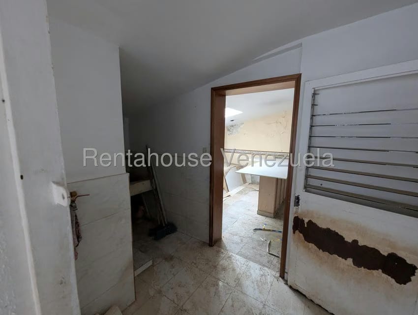 Casa (Multipes Niveles) en Venta en Los Naranjos del Cafetal, Distrito Metropolitano - 35