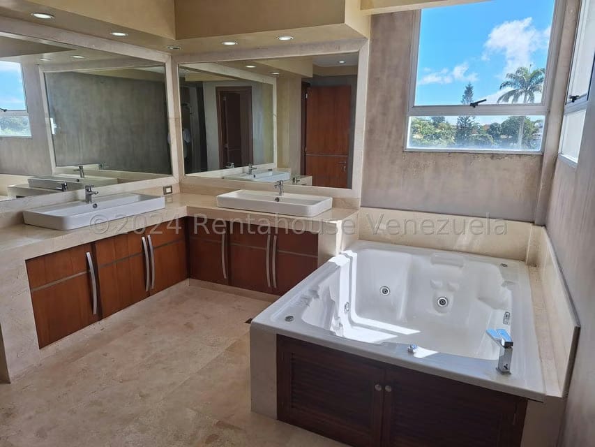 Casa (Multipes Niveles) en Venta en La Lagunita Country Club, Distrito Metropolitano - 23