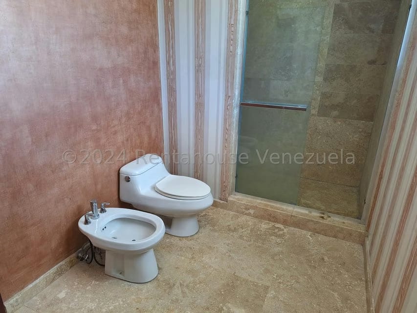 Casa (Multipes Niveles) en Venta en La Lagunita Country Club, Distrito Metropolitano - 28