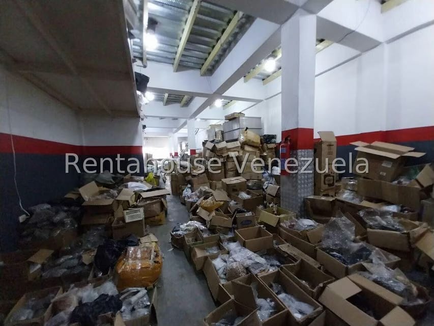 Comercial (Edificio) en Venta en Zona Centro, Aragua - 33