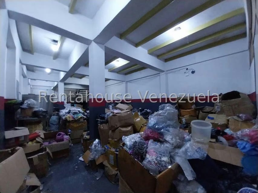 Comercial (Edificio) en Venta en Zona Centro, Aragua - 35