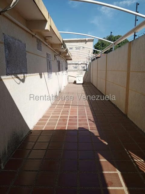 Casa (1 Nivel) en Alquiler en Calle 41, Zulia - 3