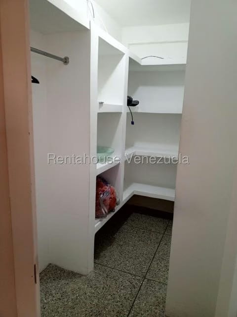 Casa (1 Nivel) en Alquiler en Calle 41, Zulia - 4