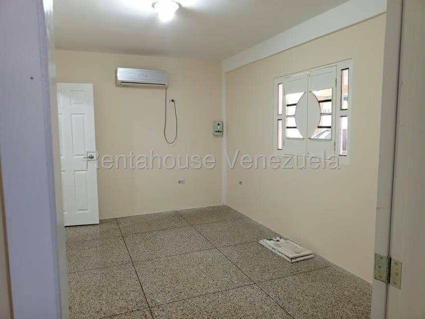 Casa (1 Nivel) en Alquiler en Calle 41, Zulia - 8