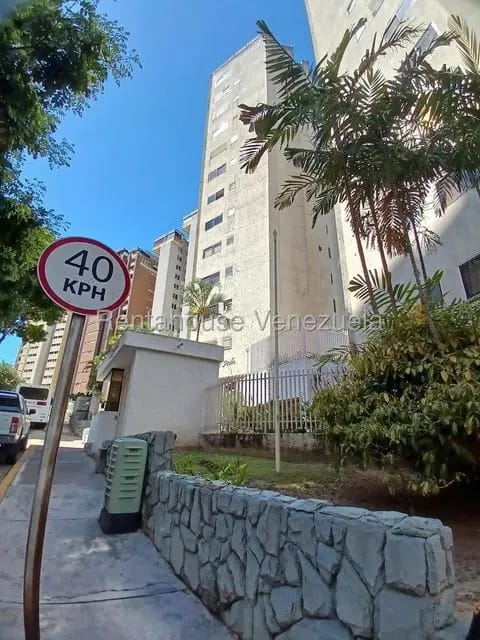 Apartamento (1 Nivel) en Venta en Lomas de Prados del Este, Distrito Metropolitano - 2